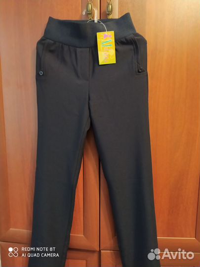 Брюки школьные темно-синие р 38 новые