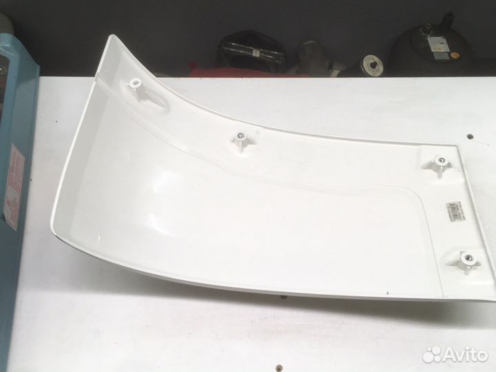 Угол бампера белый пластик SMC лев renault о.н.501