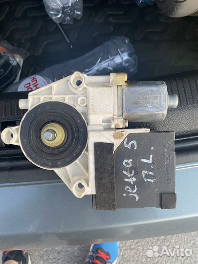 Моторчик стеклоподъемника volkswagen jetta 5