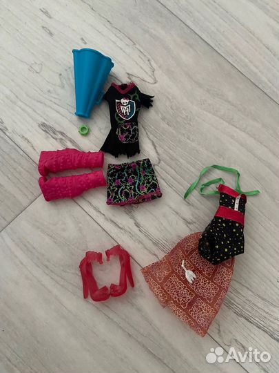 Аксессуары лотом монстер хай Гулия и Венера