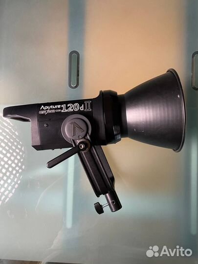 Осветитель Aputure LS C120d II (V-mount)