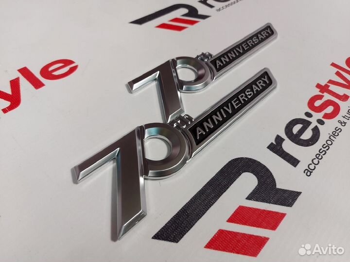 Эмблема Toyota Land Cruiser 300