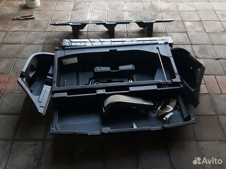 Пол багажника пластмасс Toyota Harrier Lexus