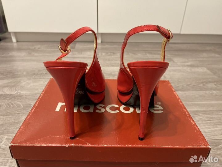 Босоножки 39