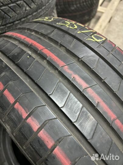 Pirelli P Zero PZ4 255/35 R19