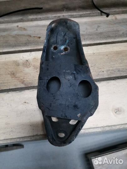 Кронштейн опоры двигателя задний правый Daewoo