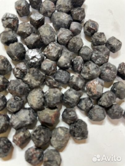 Гранат альмандин