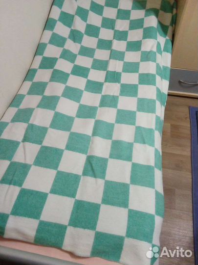 Одеяла байковые, матрац ватный, покрывало, шторы