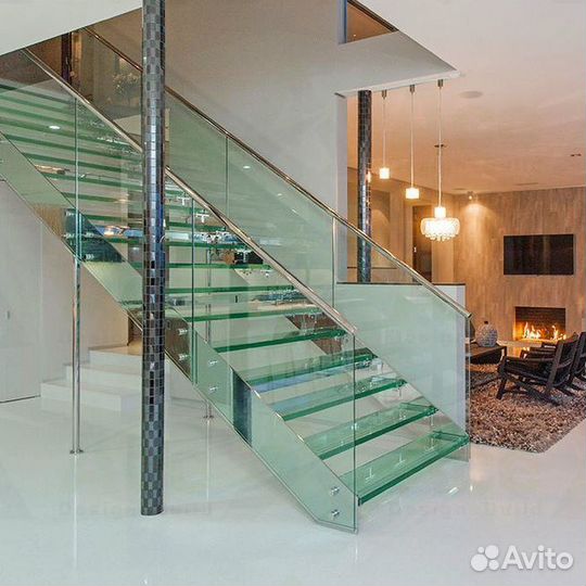 Стеклянное ограждение лестницы