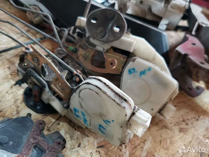 Замок двери Митсубиси Лансер 6-7