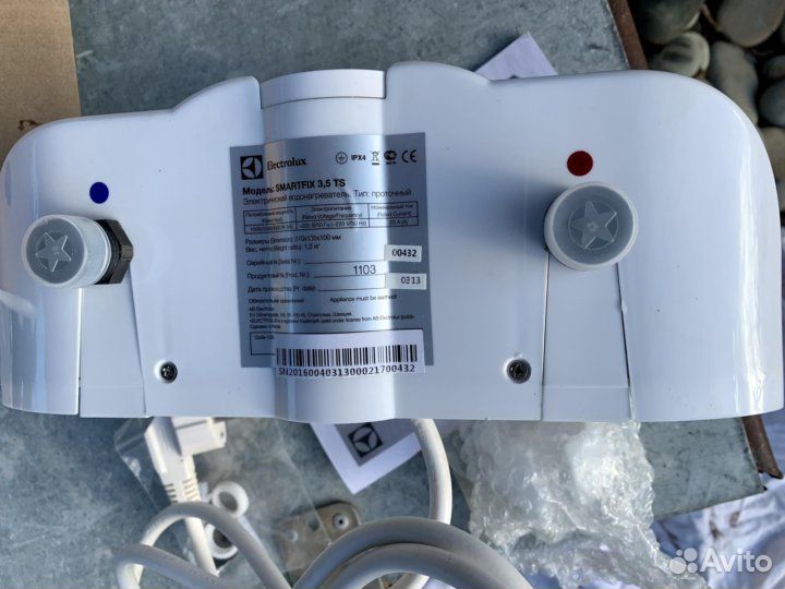 Водонагреватель проточный 3.5 кВт с душем и краном