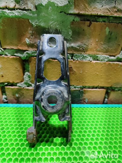 Кронштейн опоры двигателя задний Renault Duster