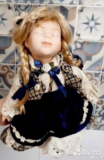 Куклы фарфоровые, Ожидание поцелуя