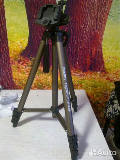 Штатив для видеокамеры