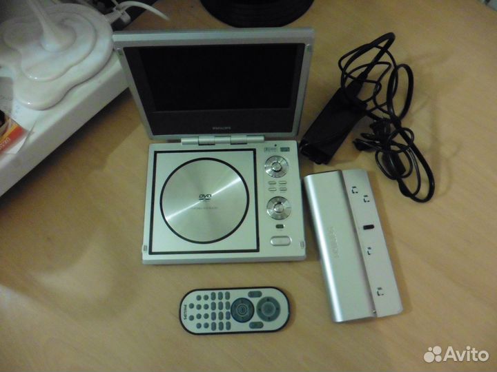 Портативный DVD-плеер Philips Pet 710