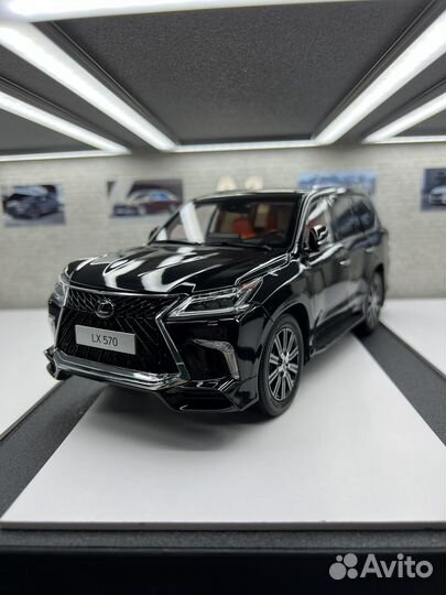Lexus LX 570 1:18