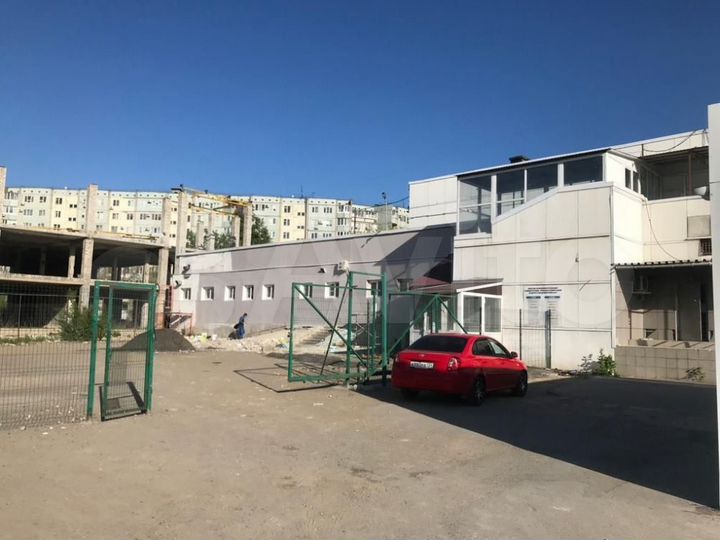 Помещение с витринами рядом с Магнитом, 1440 м²