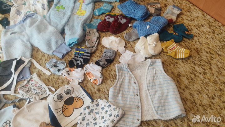 Шапочки, носочки на малыша от 0мес и до 6мес