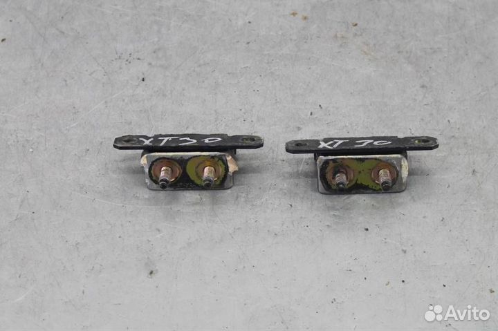 Петли двери багажника Nissan X-Trail T30