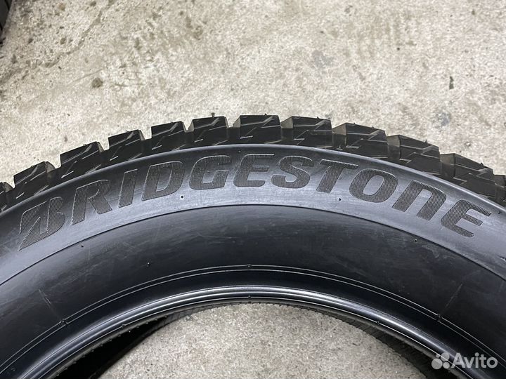 Bridgestone Blizzak Spike-02 SUV 235/60 R17