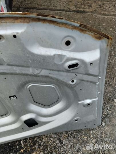 Капот на Рено Дастер