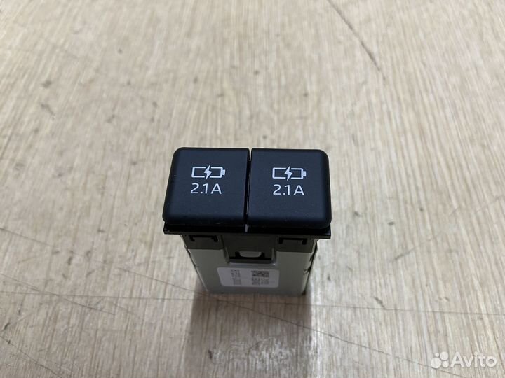 USB зарядка Toyota Camry 75