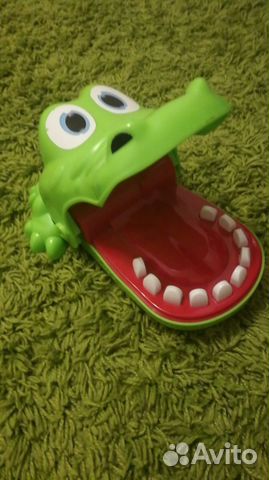 Игрушечный крокодил в отличном состояние