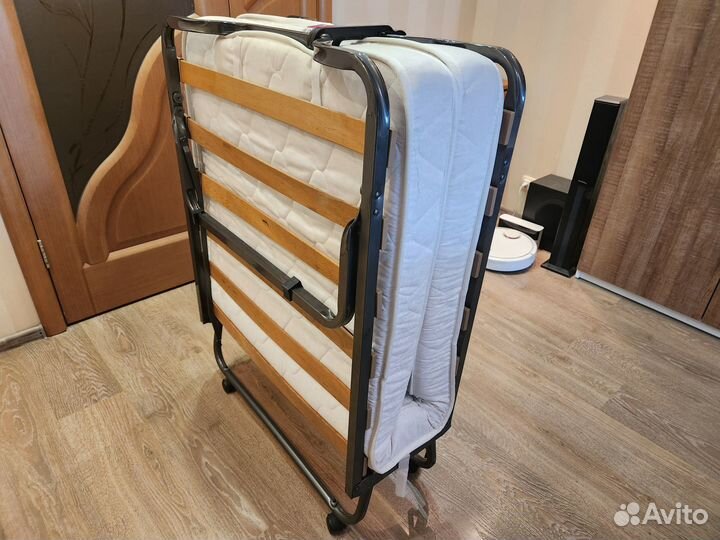 Раскладушка с матрасом на ламелях на колесиках