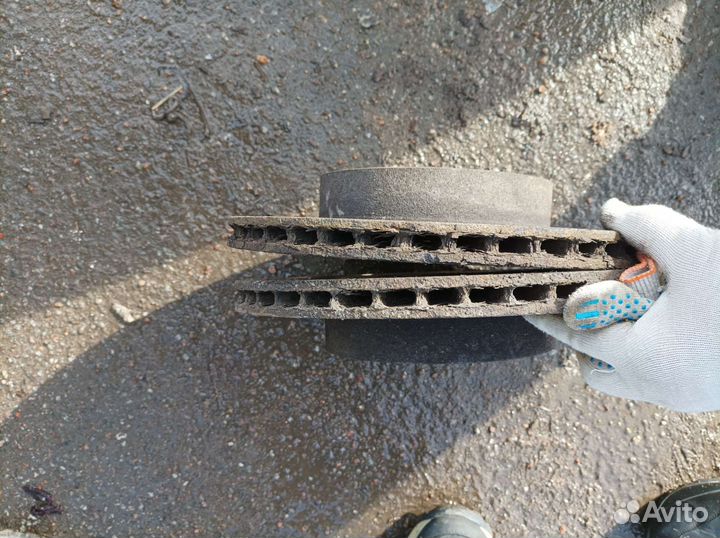 Передние тормозные диски BMW X3,2.0D,2010г