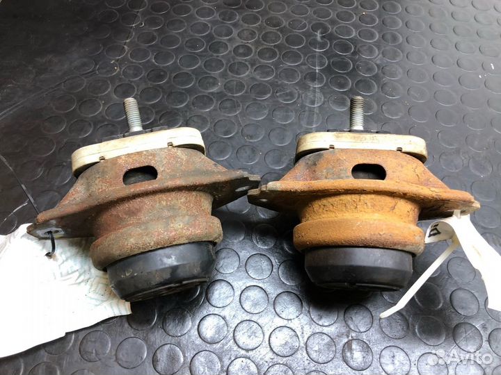 Опора двигателя Land Rover Discovery 3