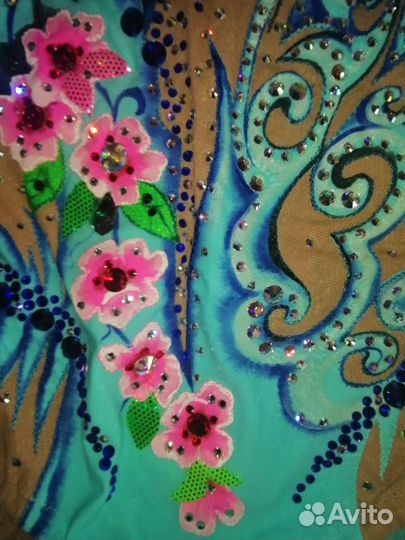 Красивый купальник для спортивной аэробики