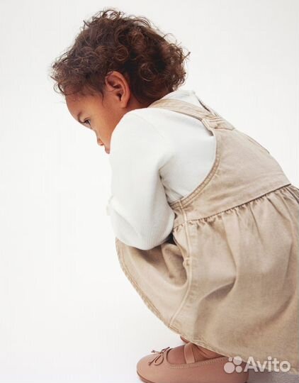 Джинсовый сарафан и лонгслив H&M для девочки 86 92