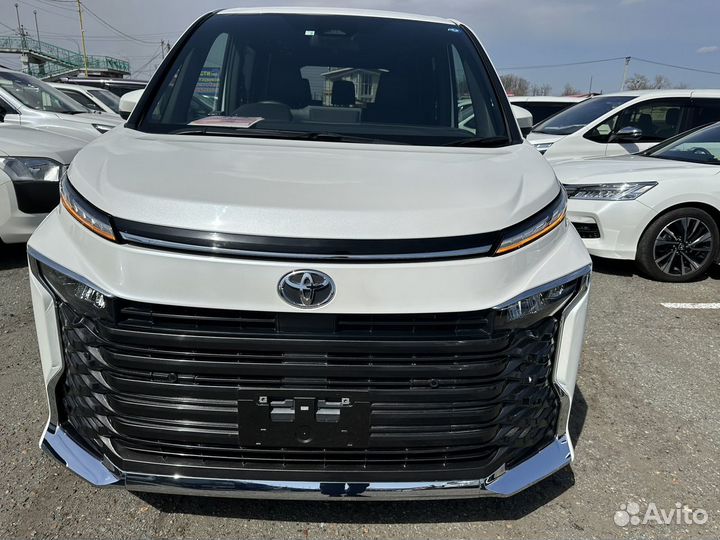 Toyota Voxy 2.0 CVT, 2022, 11 000 км