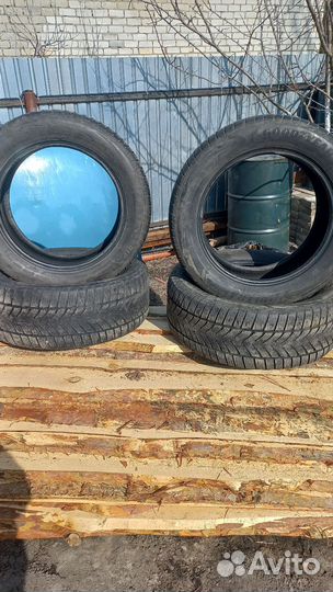 Goodyear UltraGrip 8 Performance 235/55 R17 93