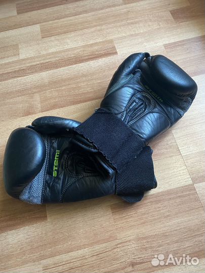 Боксерские перчатки