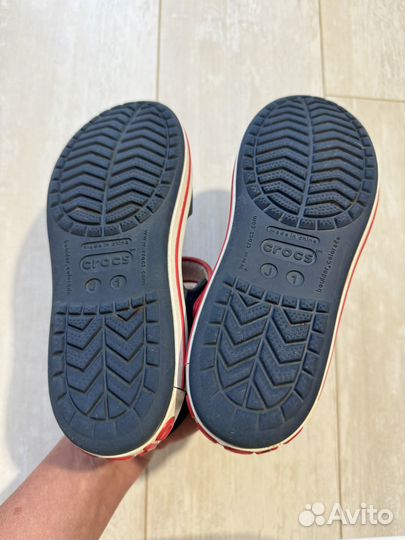 Сандалии Crocs j1