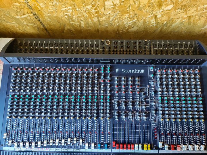 Аналоговый Микшерный пульт Soundcraft live 8/24