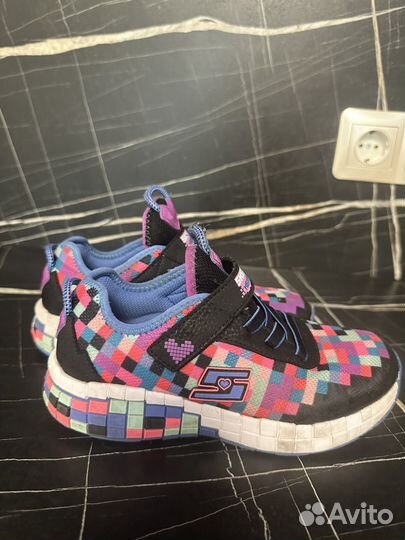 Кроссовки для девочки skechers