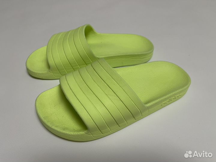 Шлепанцы adidas 35,5