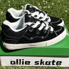 Дутыши OllieSkate Black на руках