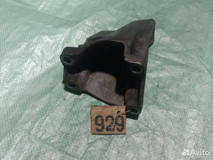 Опора кпп левая Audi A6 седан 2.0I 1996