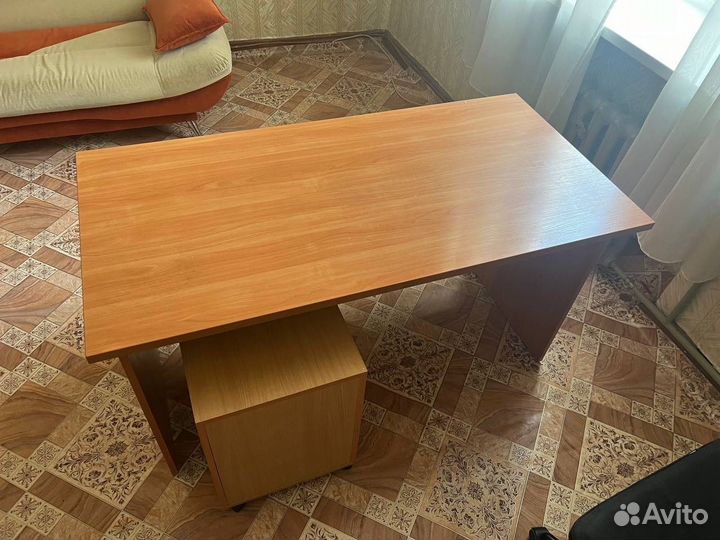 Стол письменный