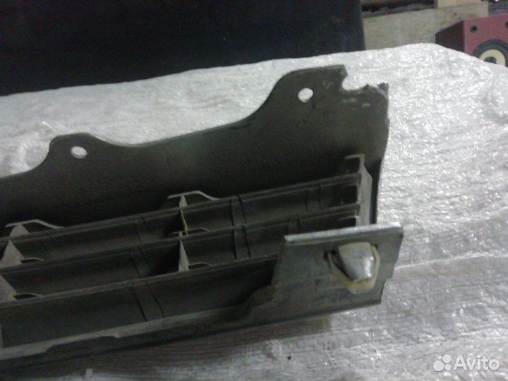 Решетка радиатора передняя Toyota Camry