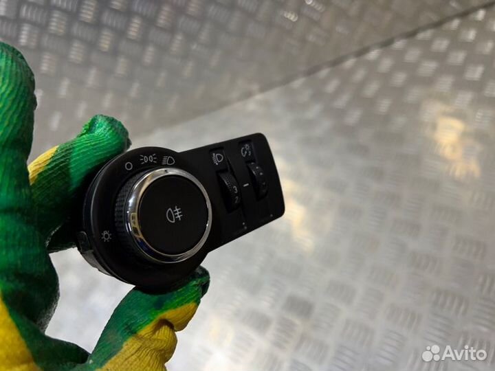 Блок управления светом Chevrolet Cruze седан F16D3