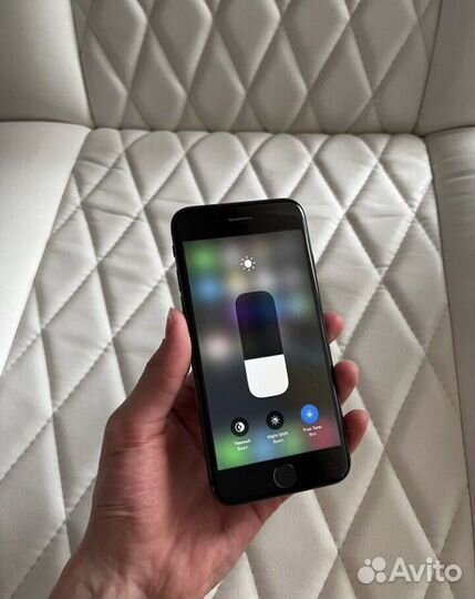 iPhone 8 / 64gb