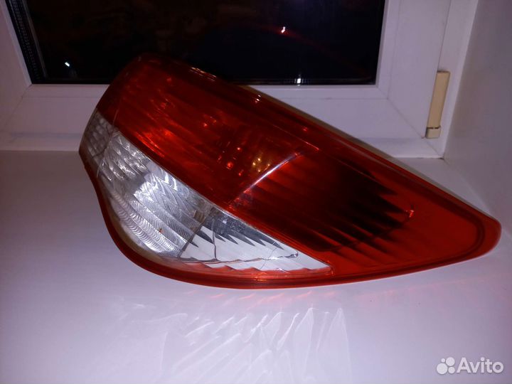 Фонарь правый на крыло Nissan Almera G15