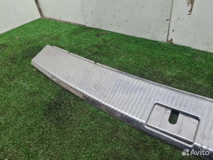 Накладка замка багажника Volkswagen Touareg 7L