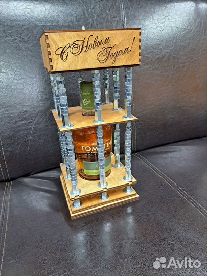 Коробка - клетка с гайками под бутылку