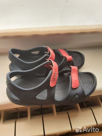 Сандалии Crocs j2