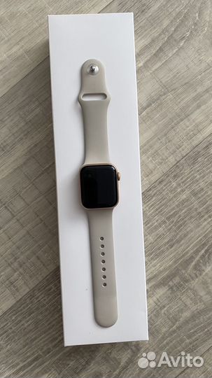 Часы Apple Watch SE 40mm Gold